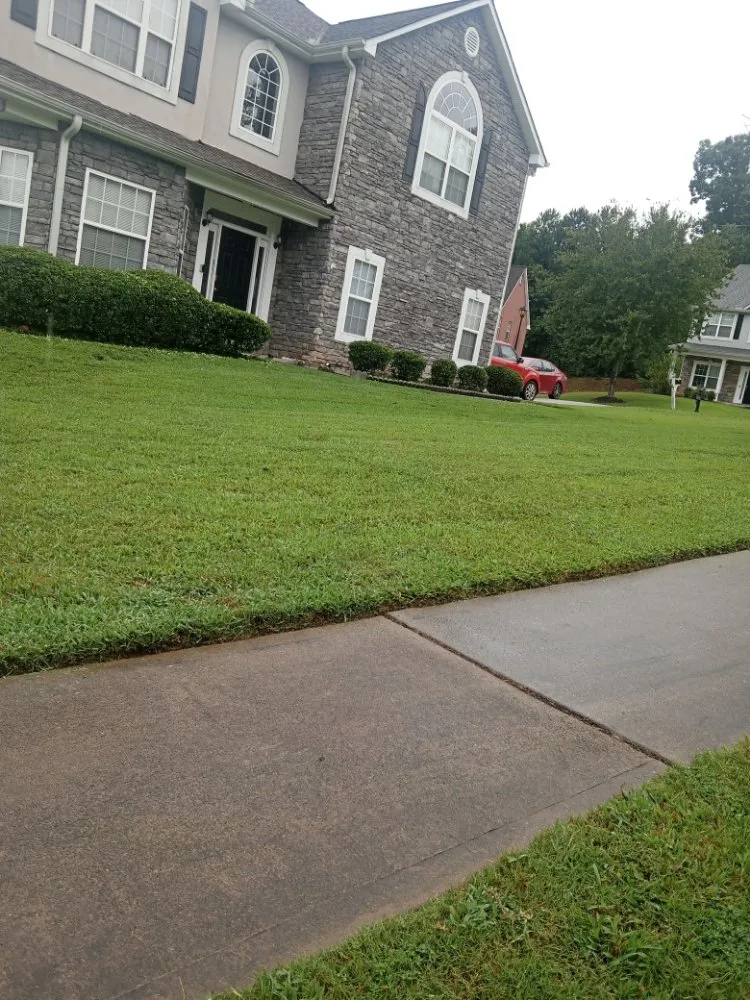 Professional landscaping services near you in Riverdale, GA by Monroy Landscaping