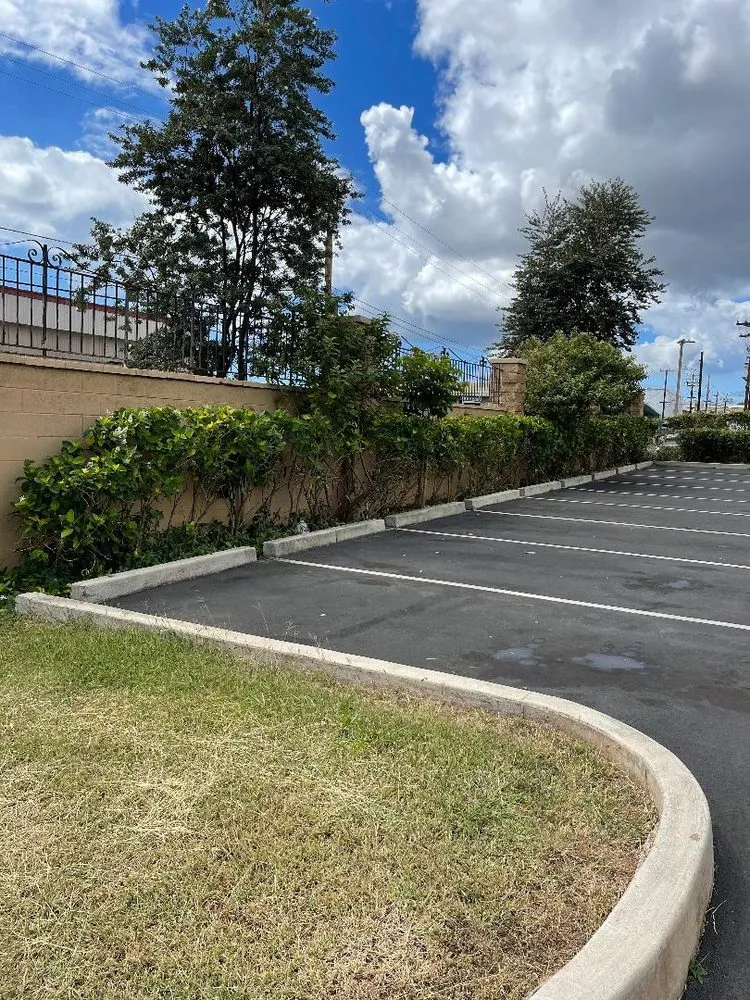 Reliable lawn care service experts serving Iroquois Point, HI - Monster Man Lawn Service