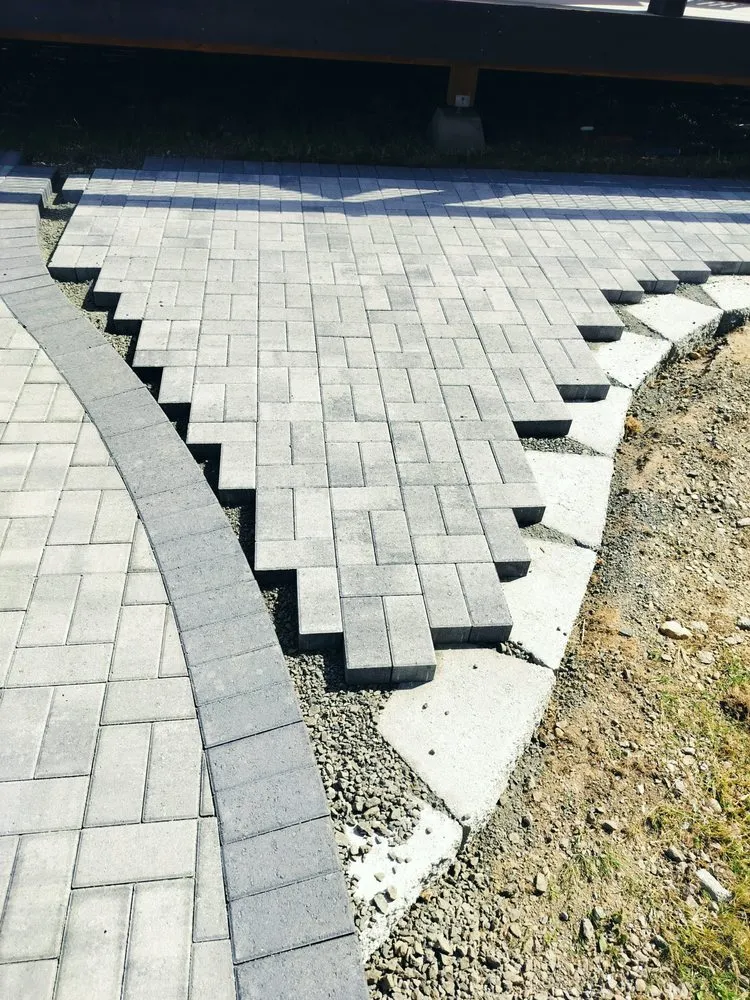 Trusted outdoor landscaping in Renton, WA - Monstera landscaping