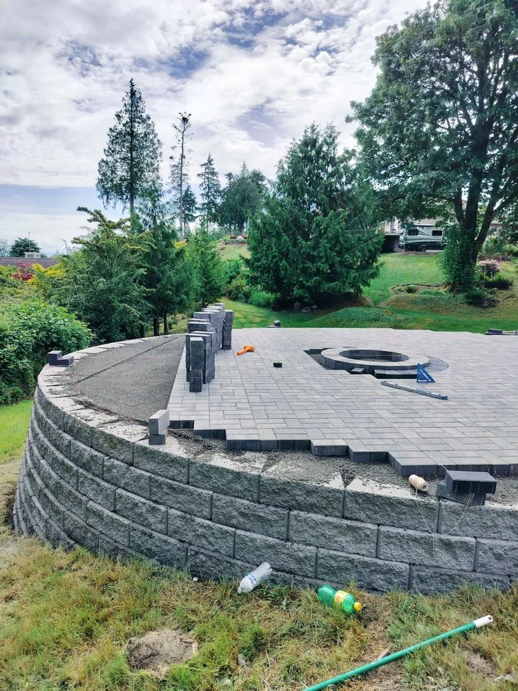 Affordable garden landscaping in Renton, WA by Monstera landscaping