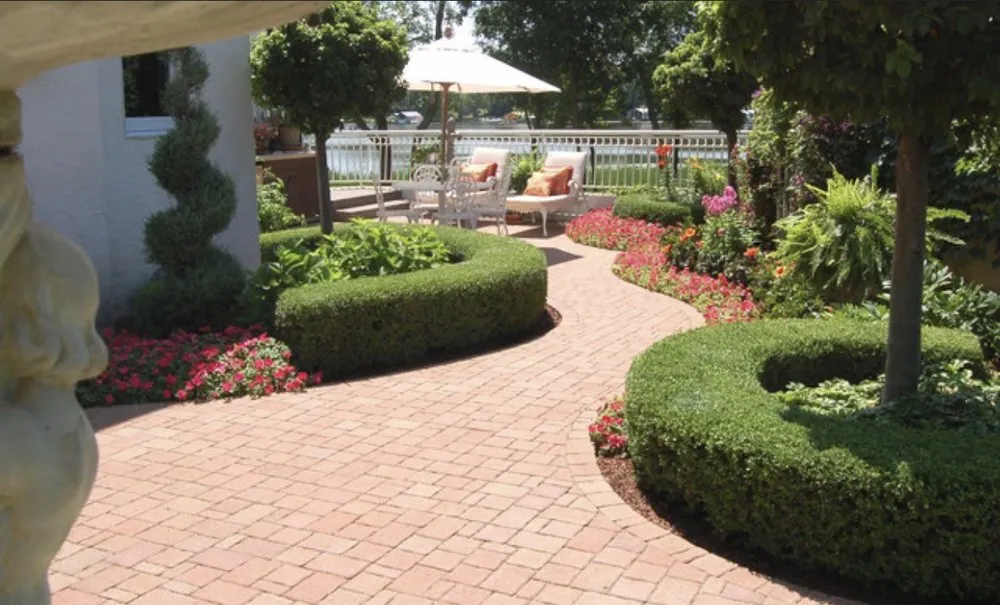 Professional landscaping services experts serving Dunnellon, FL - Monteleone Italiano