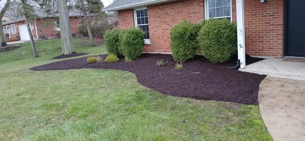 Affordable landscape design in Aurora, IL by Montenegro Landscaping