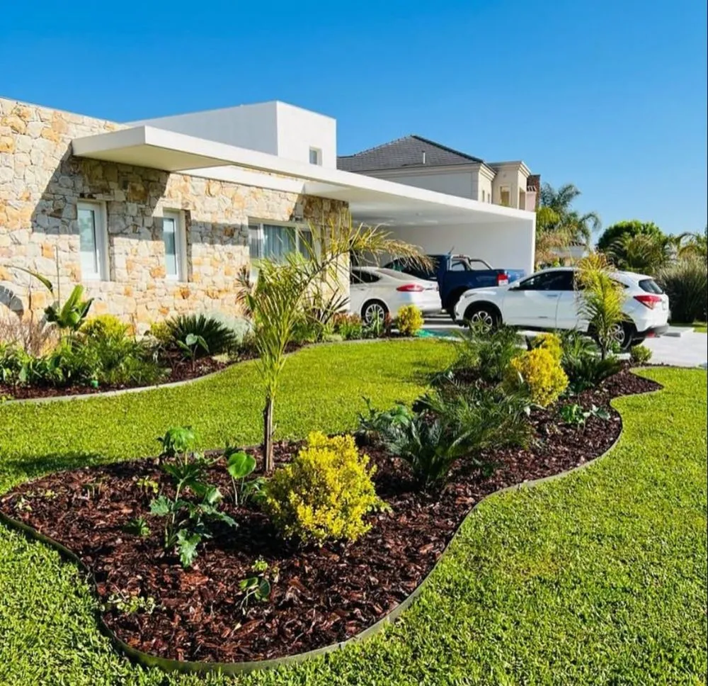 Professional yard cleanup service for homes in Lake Forest, CA by Monterde Landscaping
