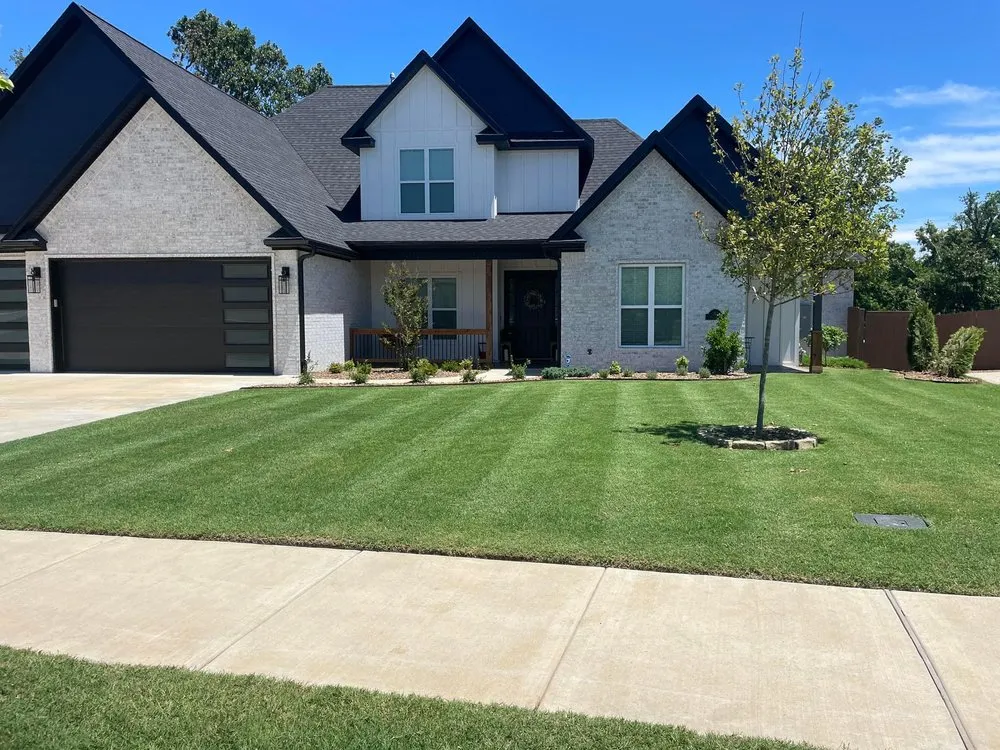 Local lawn mowing service experts serving Lowell, AR - Monteritas Lawn Care And Landscaping Services