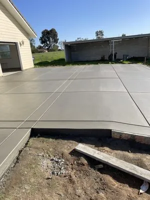 Montero Concrete & Lanscape Logo