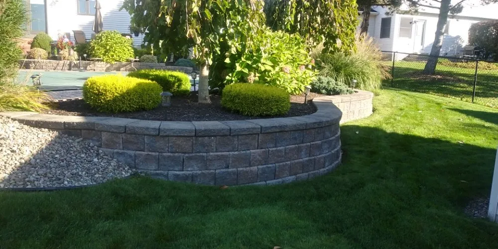 Top-rated yard maintenance in Cheektowaga, NY by Monte’s