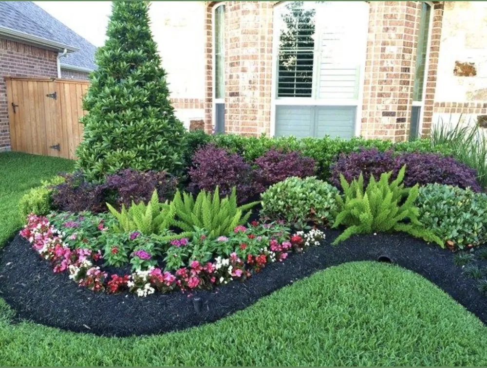 Custom landscape design in Hialeah, FL by Montes Legacy Landscaping & Maintenance