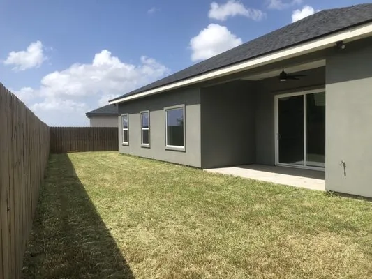 Montez Green Lawn Logo