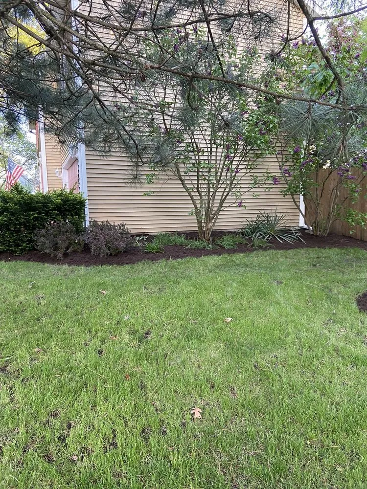 Affordable garden landscaping for beautiful yards in Oswego, IL by Montgomery Landscaping