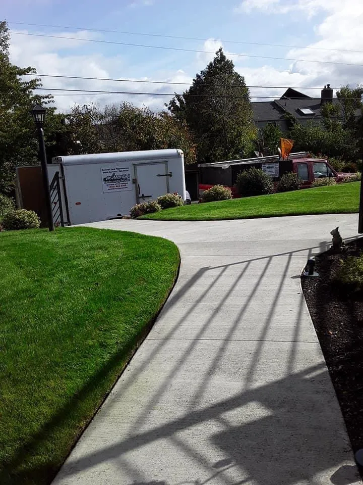 Expert yard cleanup service experts serving Edmonds, WA - Montiel Landscaping Service