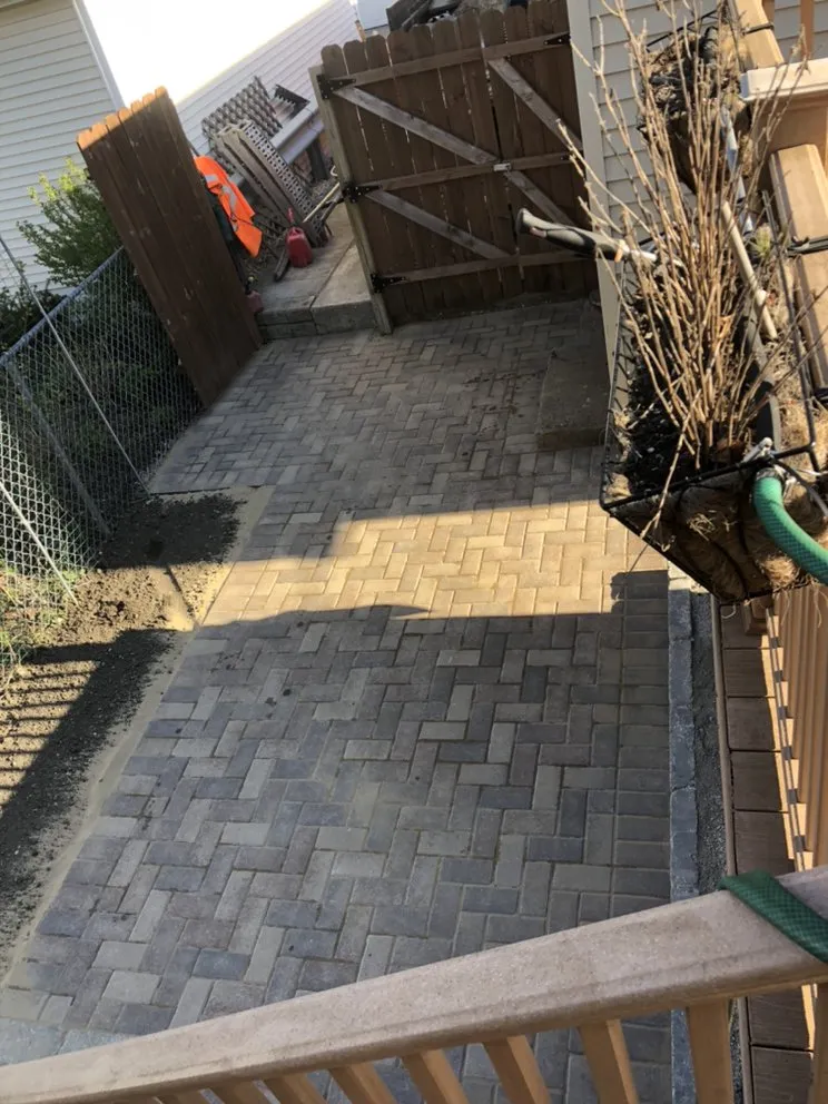 Custom residential landscaping in Chicago, IL by Montoya Landscapes