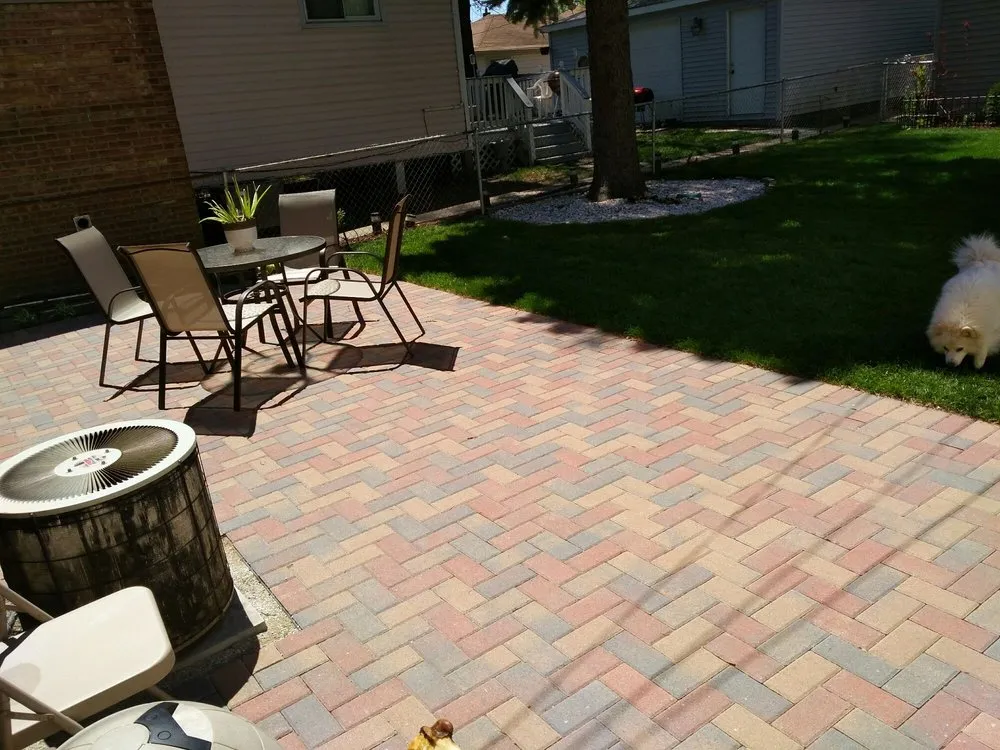 Affordable yard maintenance for beautiful yards in Chicago, IL by Montoya Landscapes