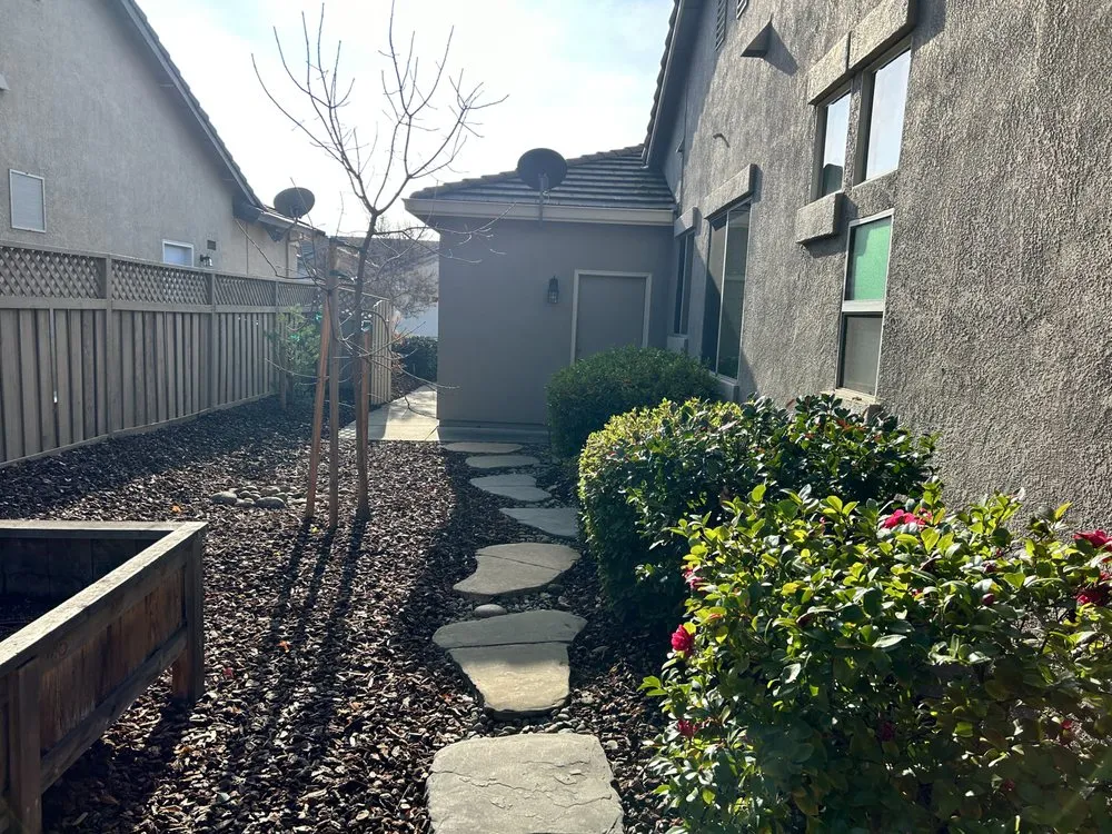 Affordable lawn care service in Sacramento, CA by Montoya Lawn Service