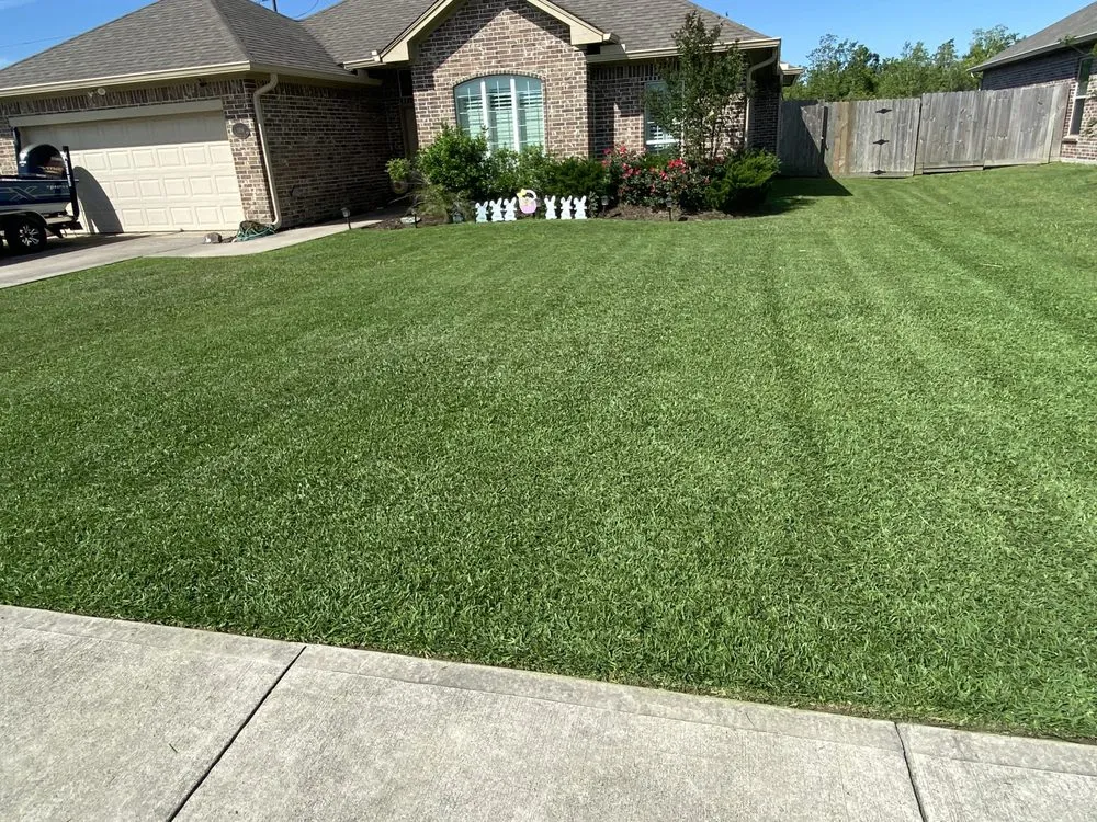 Local lawn mowing service for homes across Vidor, TX - Montoyas Lawn Service