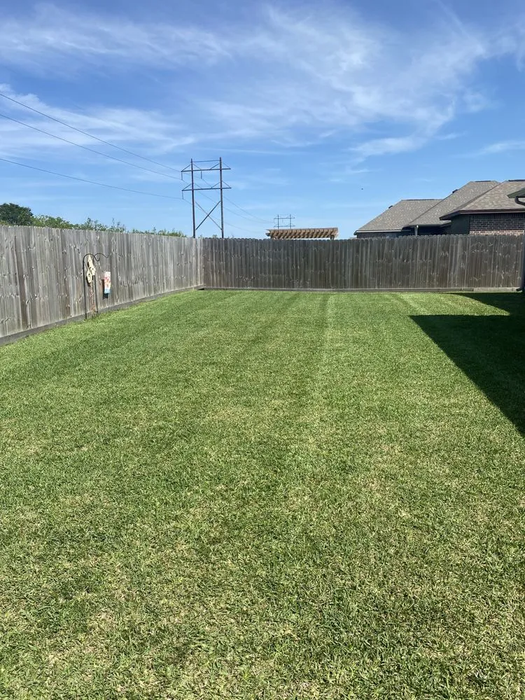 Top-rated yard maintenance in Vidor, TX by Montoyas Lawn Service