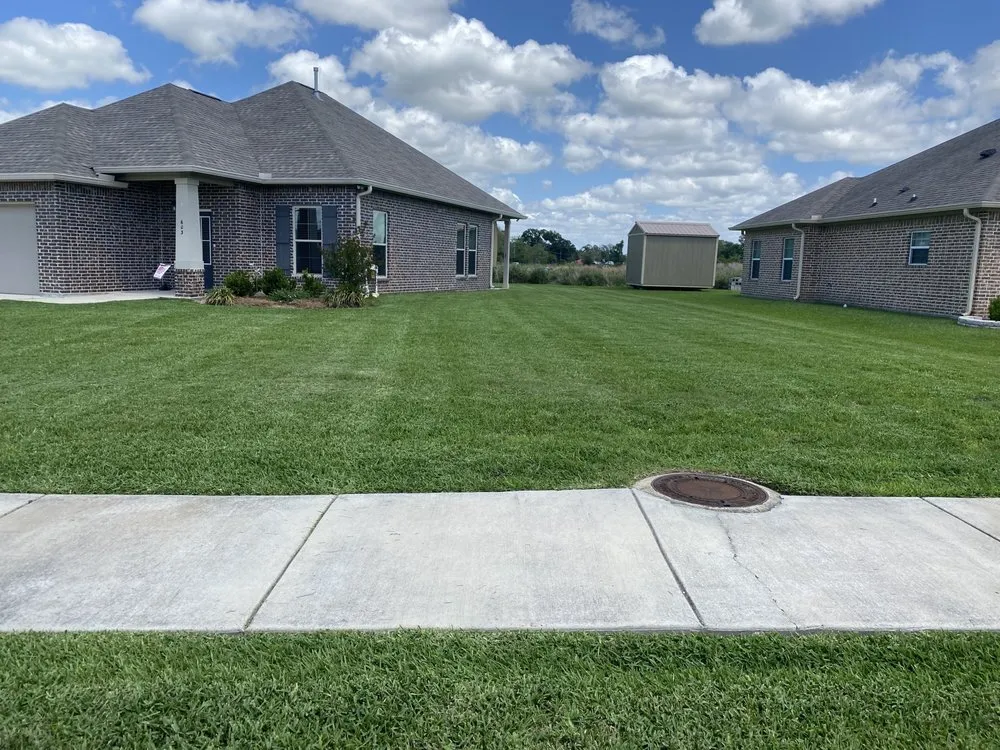 Expert landscaping services experts serving Vidor, TX - Montoyas Lawn Service