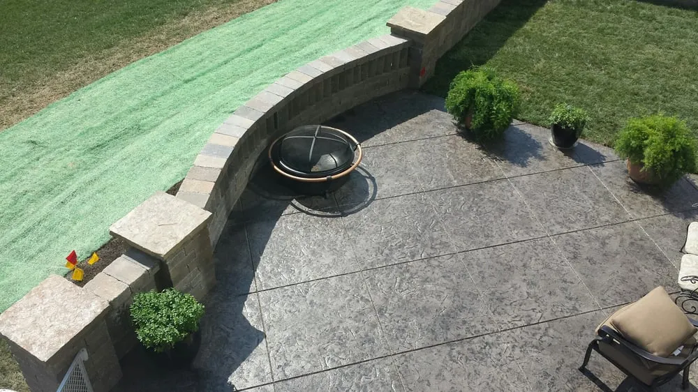 Expert lawn mowing service experts serving Raymore, MO - Monumental Outdoor