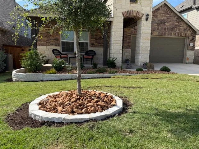 Custom yard cleanup service in New Braunfels, TX - Moochie's Design and Landscaping