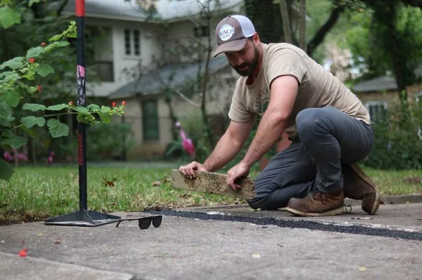 Moody's Landscape & Design Logo