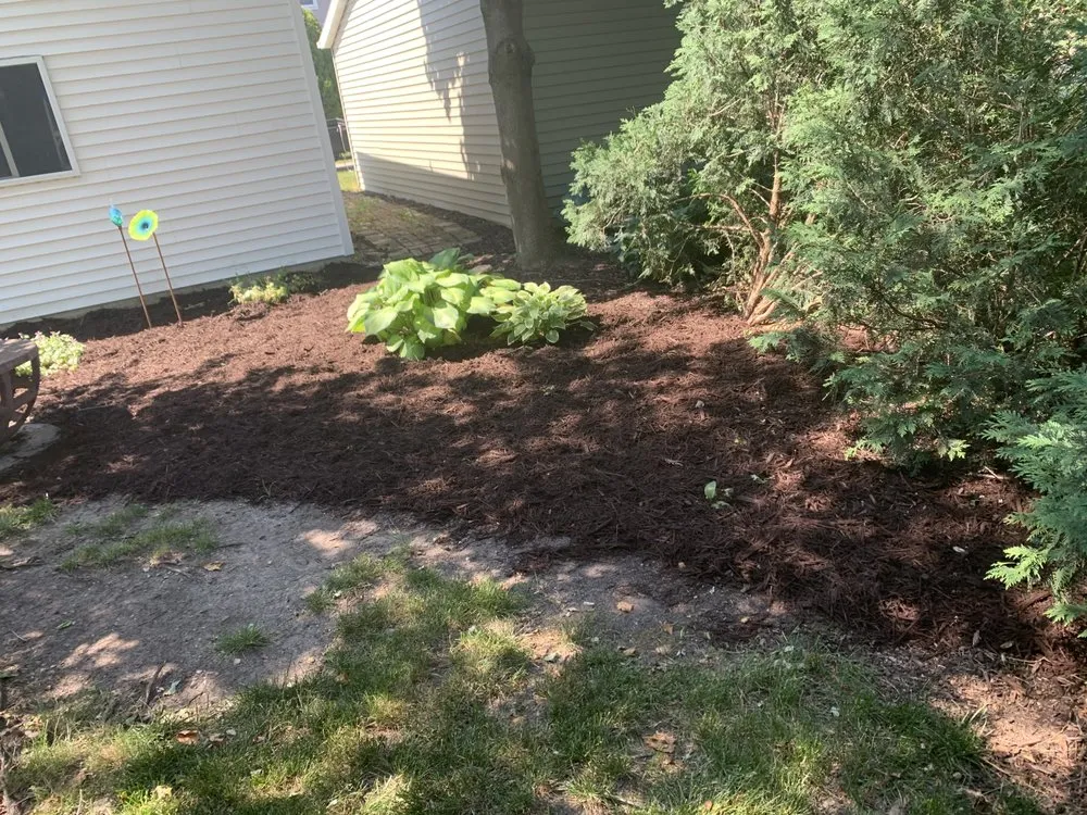 Local lawn care service with custom design in Glendale, SC by Mooney’s