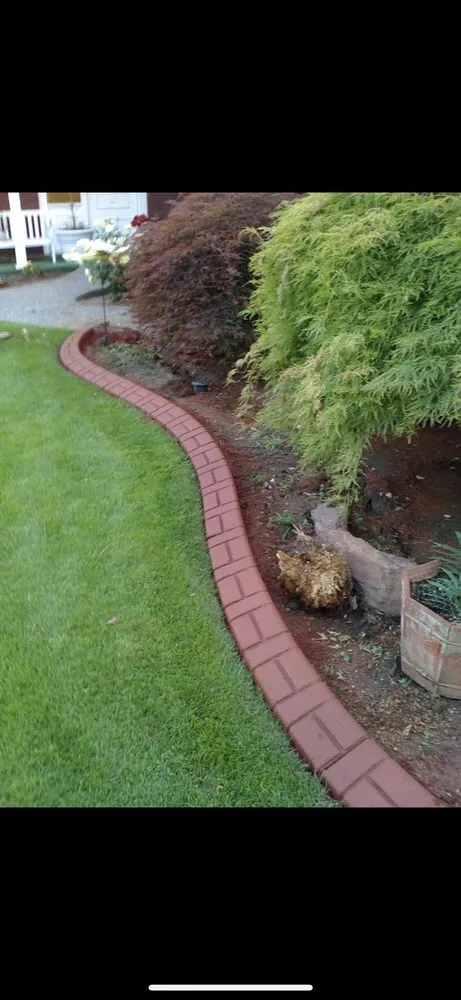 Custom residential landscaping for year-round maintenance across Quincy, WA - Moonlight Curbing