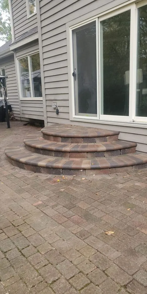 Custom yard maintenance for beautiful yards across Aurora, IL - Moonrock Landscaping