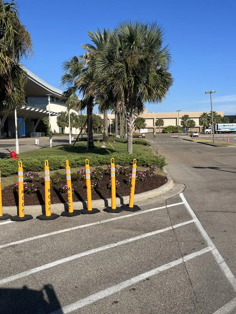 Custom garden landscaping with custom design across Biloxi, MS - Moons Grounds Care