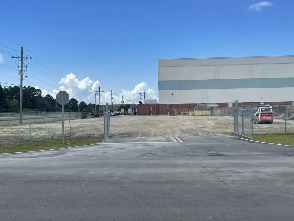 Custom yard cleanup service for year-round maintenance in Biloxi, MS by Moons Grounds Care