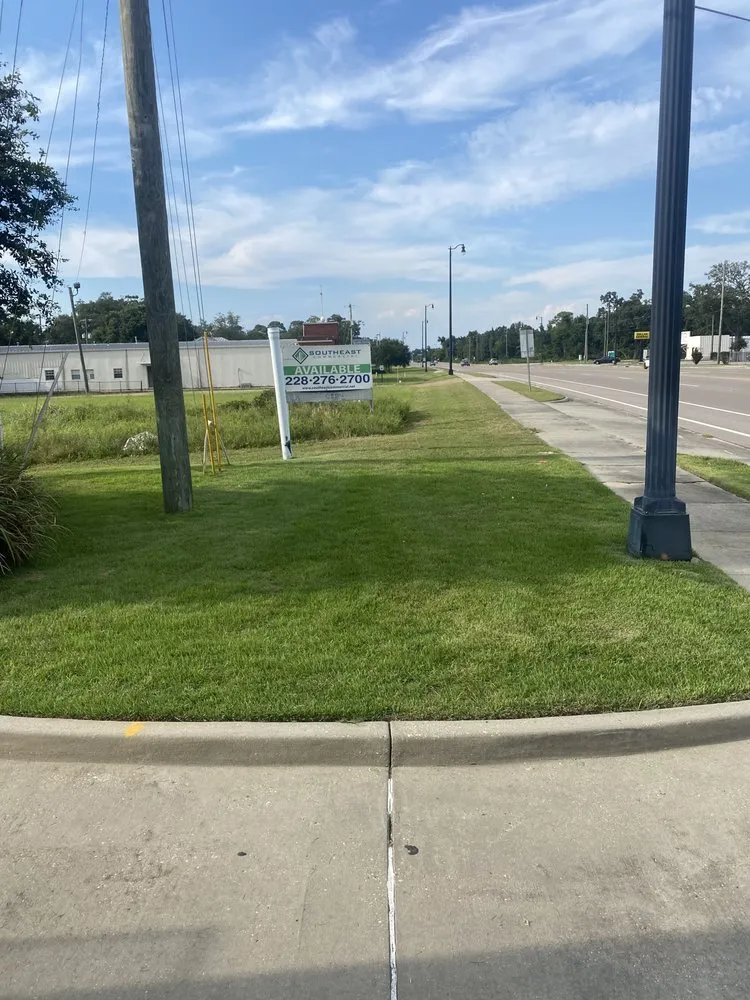 Reliable landscaping services in Biloxi, MS by Moons Grounds Care