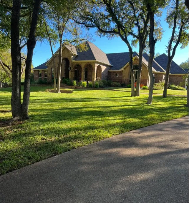Reliable yard maintenance in Holland, TX - Moon's Pro Lawn Care