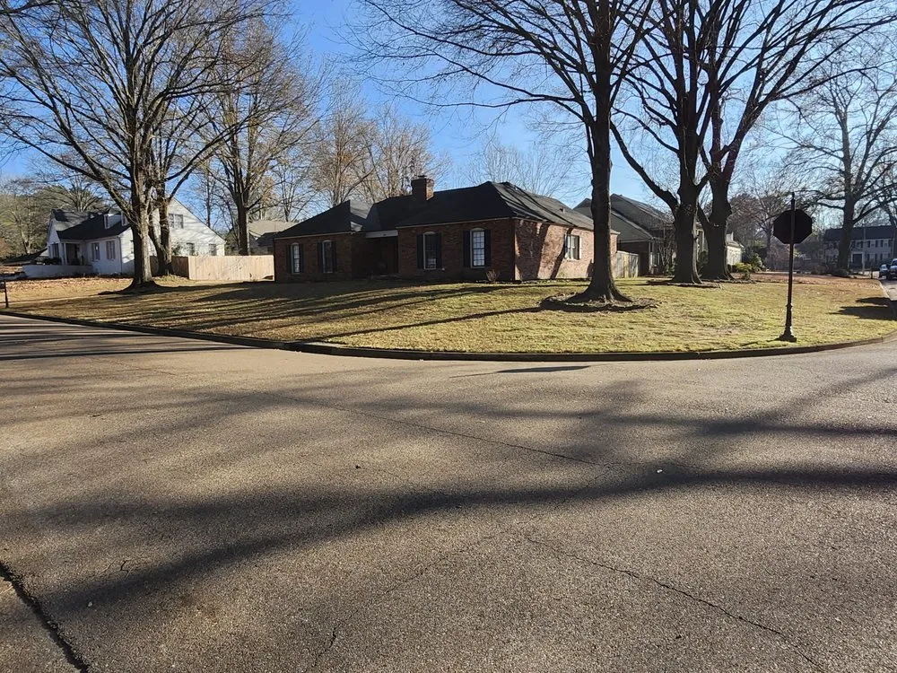 Professional garden landscaping in Memphis, TN - Moore Landscaping And Fencing