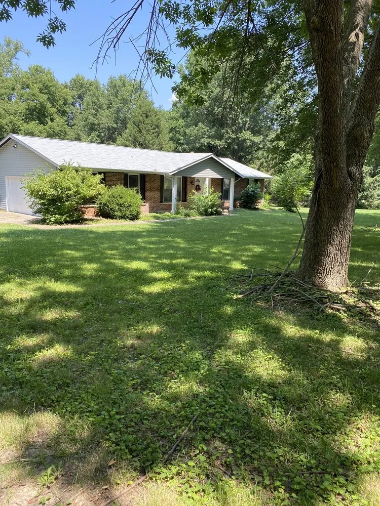 Professional residential landscaping experts serving St. Louis, MO - Moore's Lawn Care