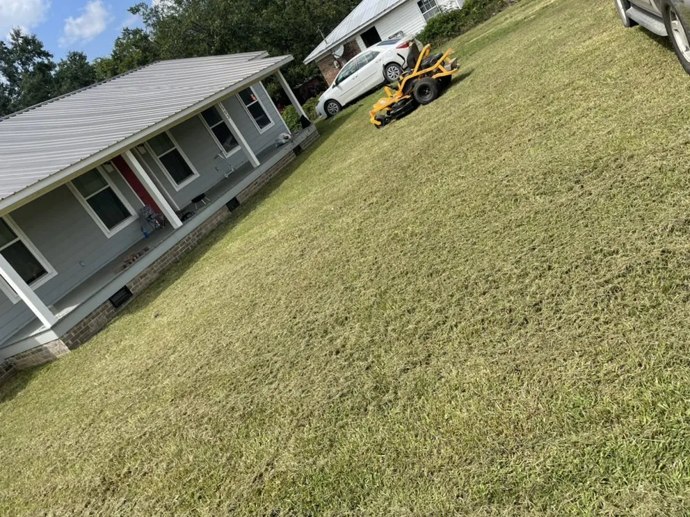 Affordable lawn mowing service for beautiful yards across New Albany, MS - Moore’s Lawncare