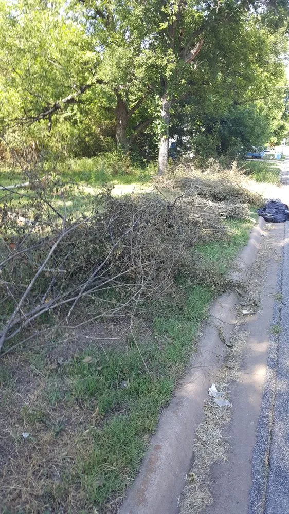 Trusted yard cleanup service experts serving Sherman, TX - Moore's Universal Lawn Care