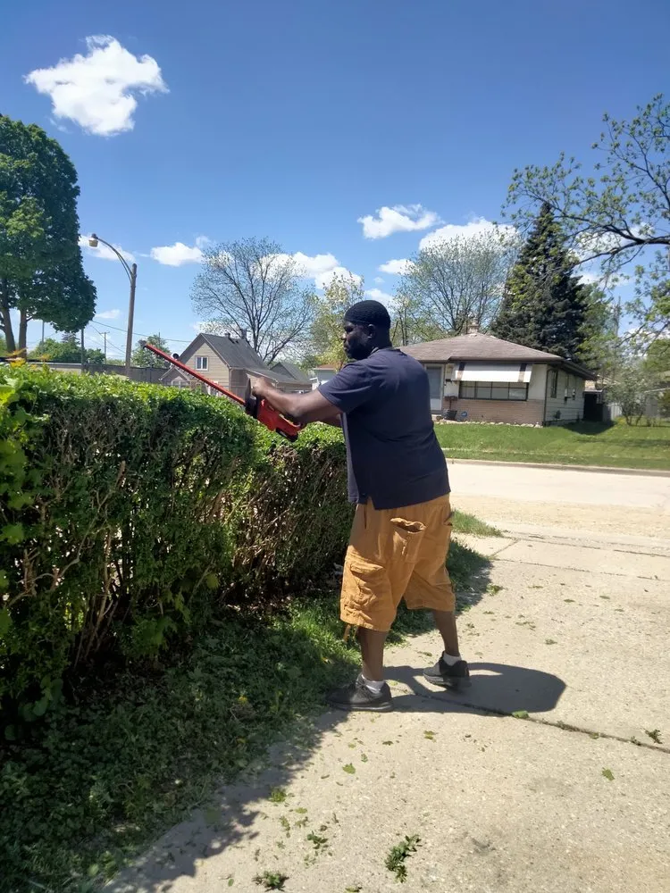 Trusted garden landscaping with custom design across Milwaukee, WI - Moorish Express Line Services