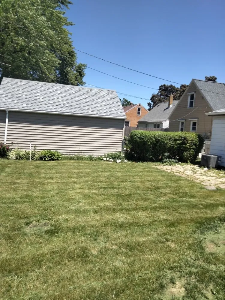 Reliable lawn care service in Milwaukee, WI - Moorish Express Line Services