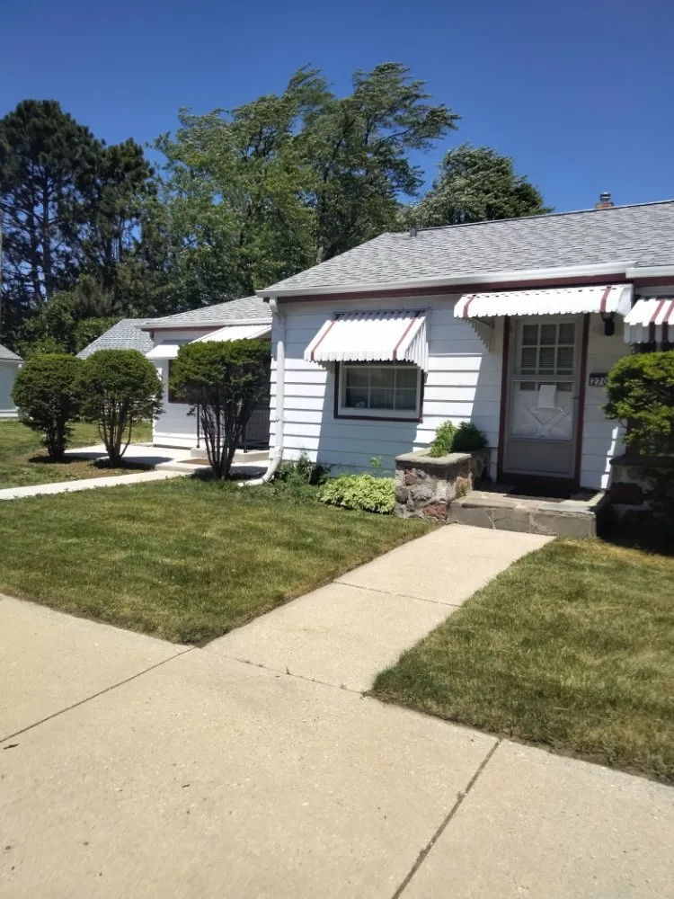 Local yard cleanup service experts serving Milwaukee, WI - Moorish Express Line Services