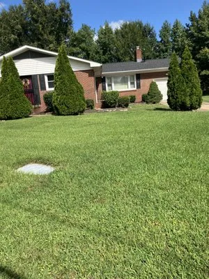 Moose's Lawn Service Logo