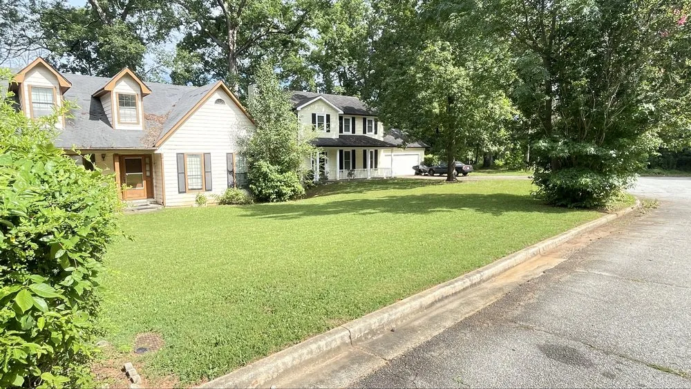 Local yard maintenance experts serving Jonesboro, GA - Mopar Mowing