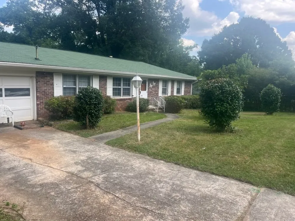 Affordable lawn care service with custom design in Jonesboro, GA by Mopar Mowing