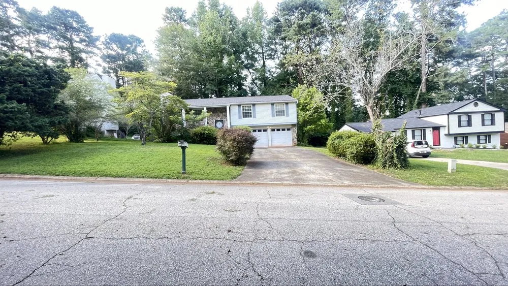 Expert landscaping services experts serving Jonesboro, GA - Mopar Mowing