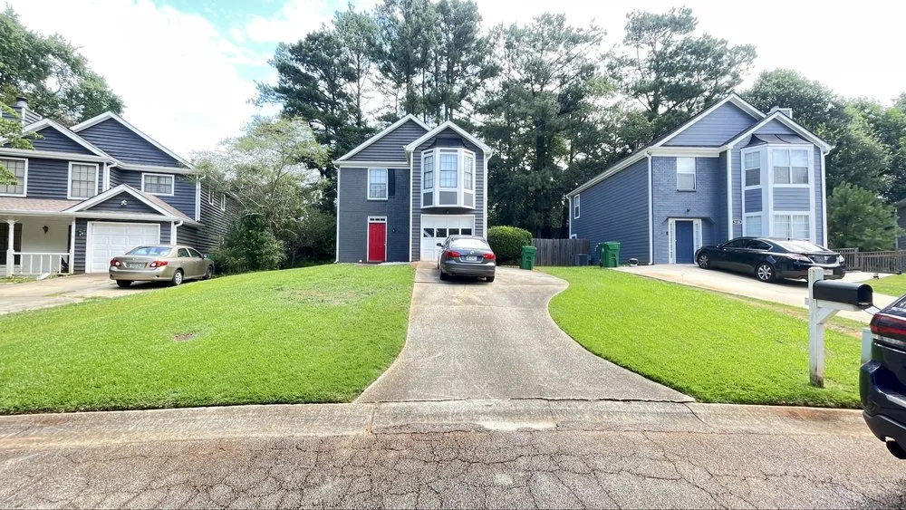 Reliable landscape design in Jonesboro, GA by Mopar Mowing