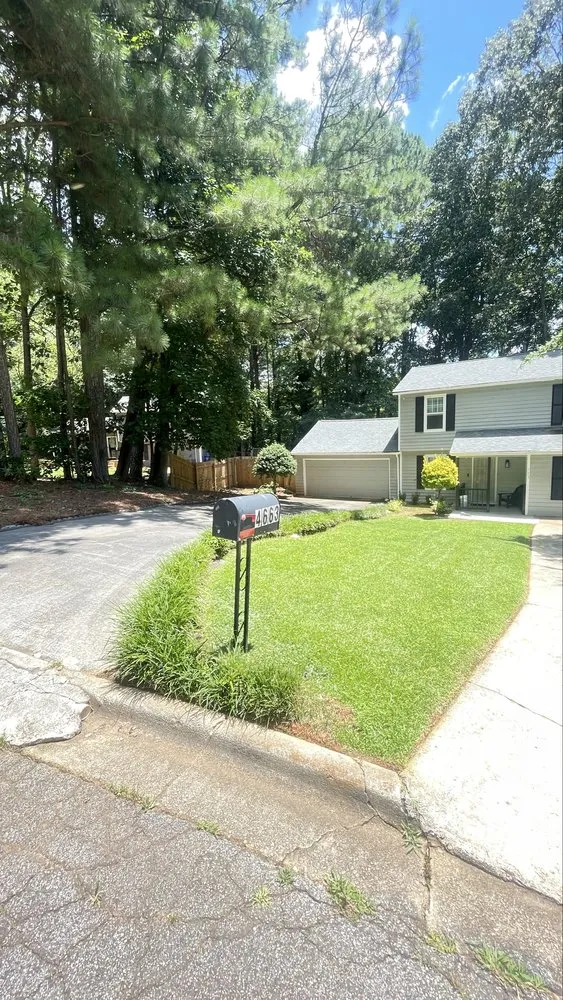 Local yard maintenance experts serving Jonesboro, GA - Mopar Mowing