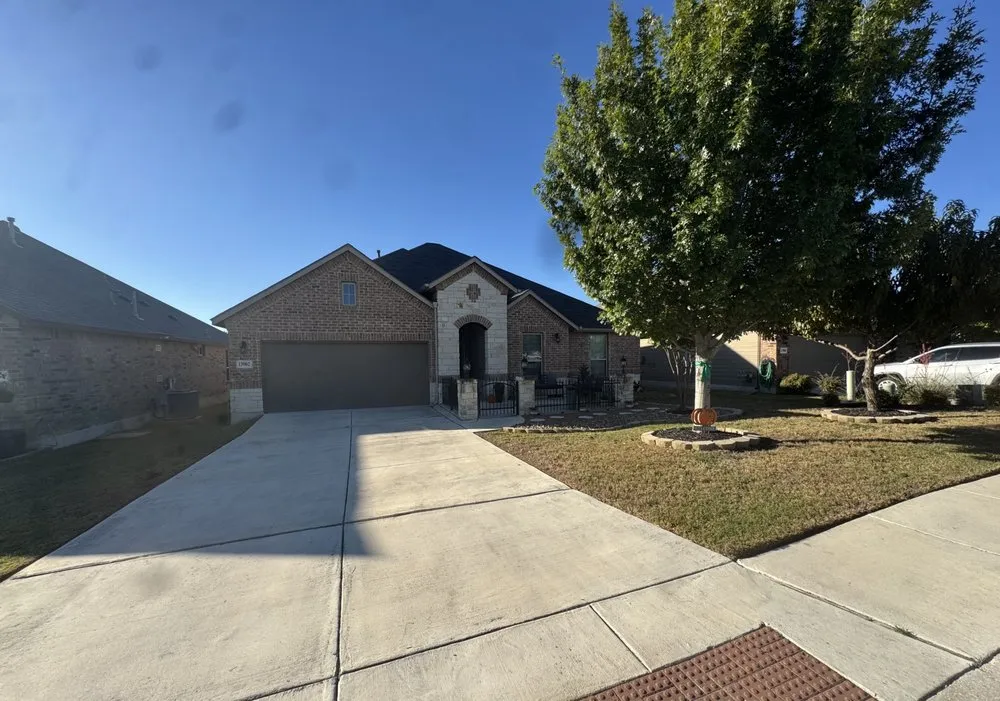 Professional lawn care service experts serving San Antonio, TX - Morales Landscaping