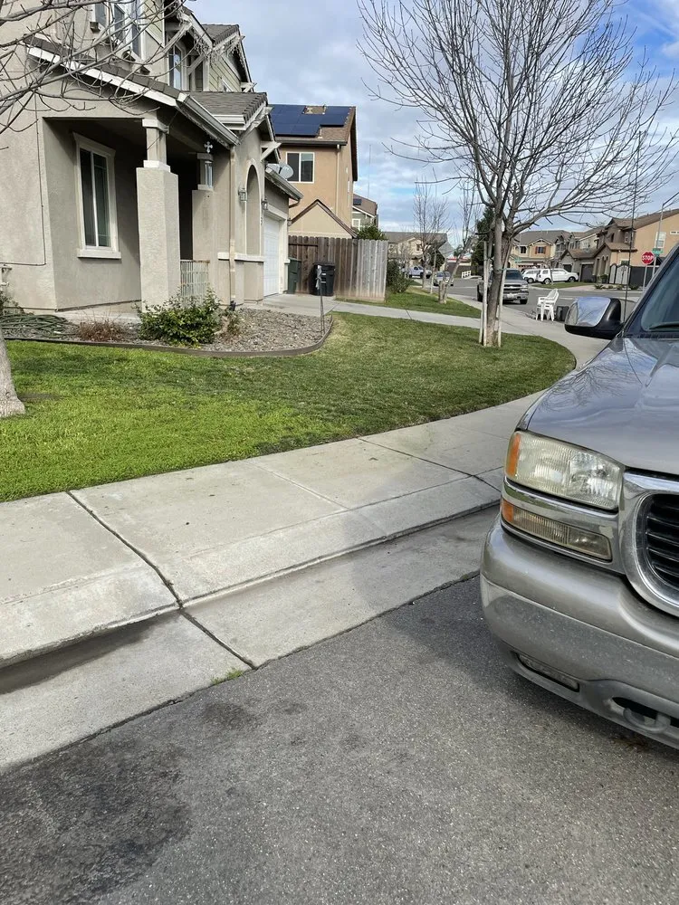 Expert lawn mowing service experts serving Modesto, CA - Moreno Landscaping