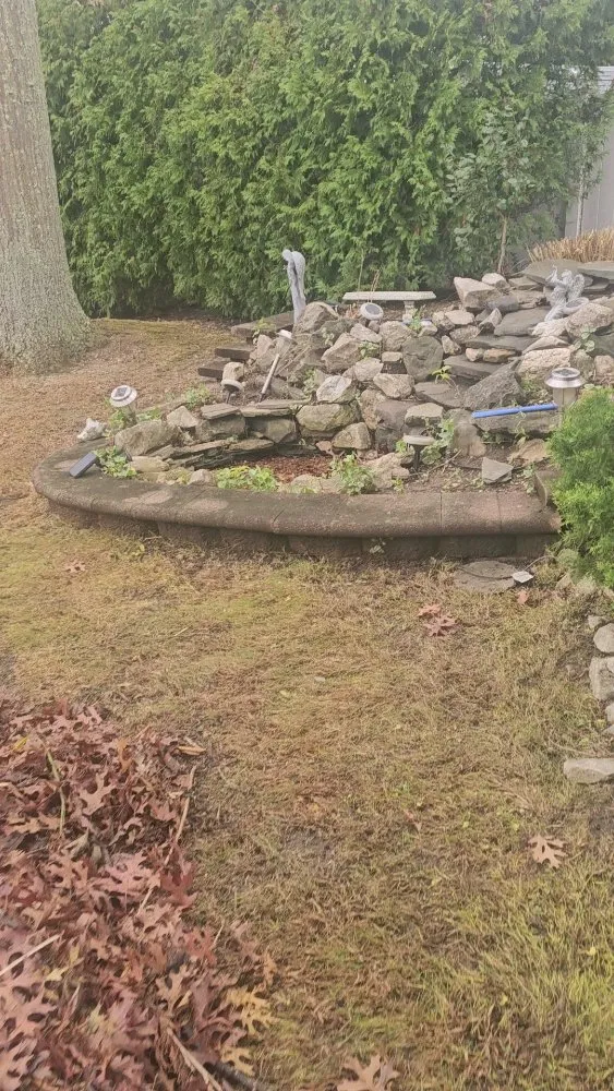 Reliable yard maintenance for beautiful yards in Smithtown, NY by Moreno’s Landscape & Design