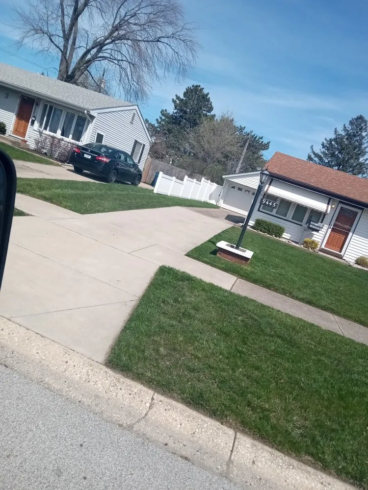 Local lawn mowing service in Hammond, IN - Moreno's Lawn Service