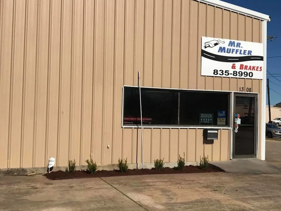 Affordable yard cleanup service for residential properties in Sealy, TX by Morrell Outdoors