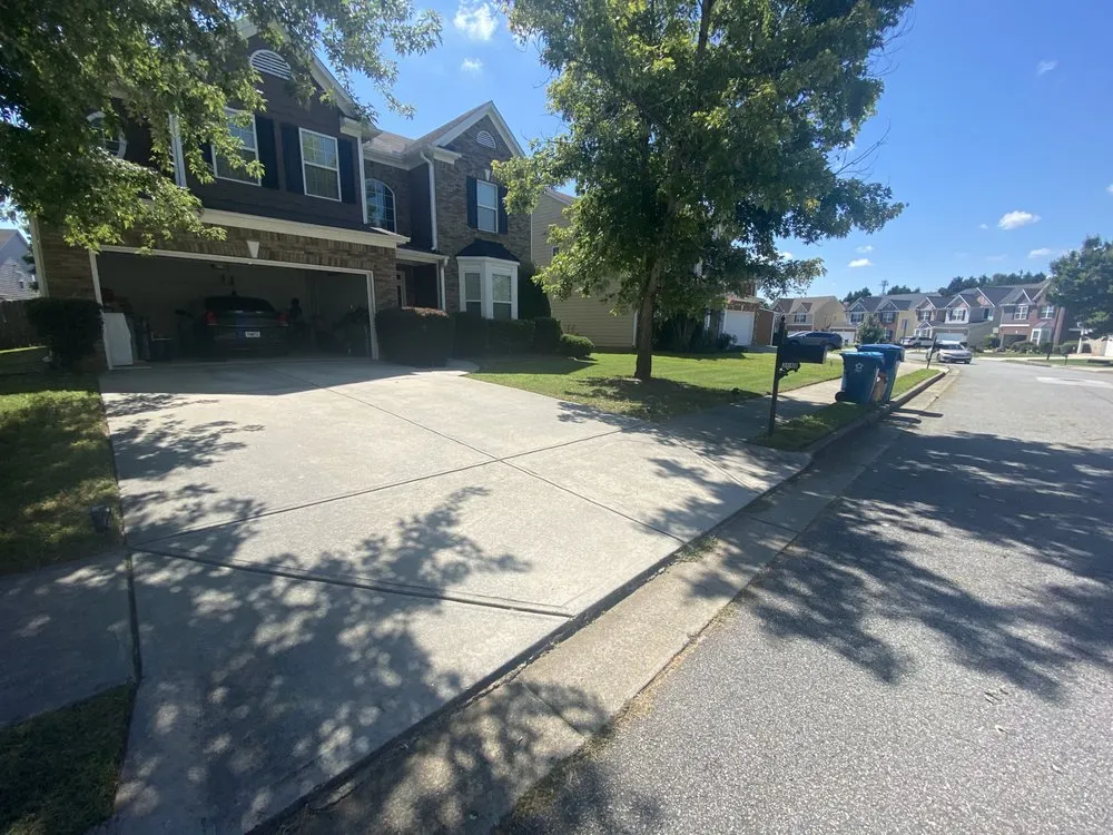 Reliable lawn mowing service in Lawrenceville, GA by Mo’s Lawn & Outdoor Care