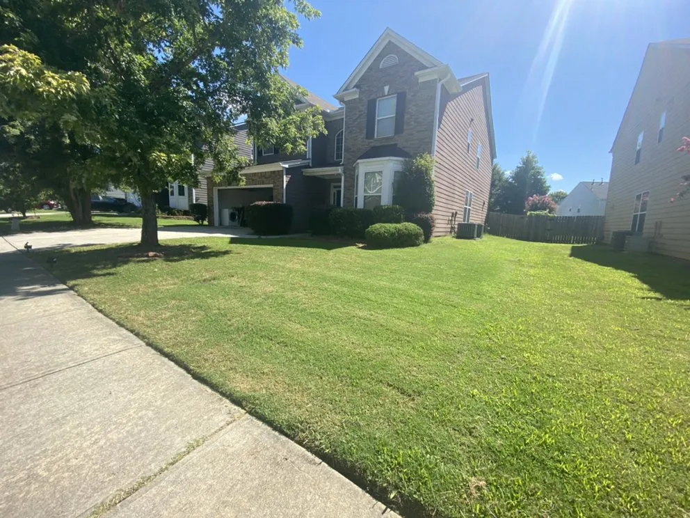 Top-rated landscape design in Lawrenceville, GA by Mo’s Lawn & Outdoor Care